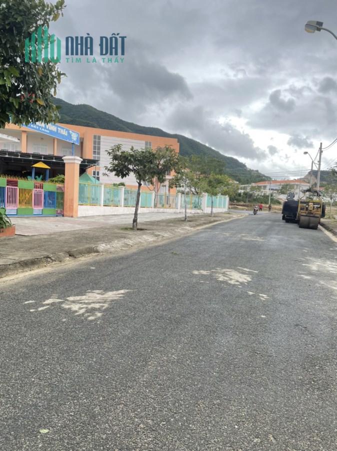 Bán gấp trước tết lô đất TĐC Đất Lành giá tốt mua ở và đầu tư đối diện trường Mầm Non Đất Lành.