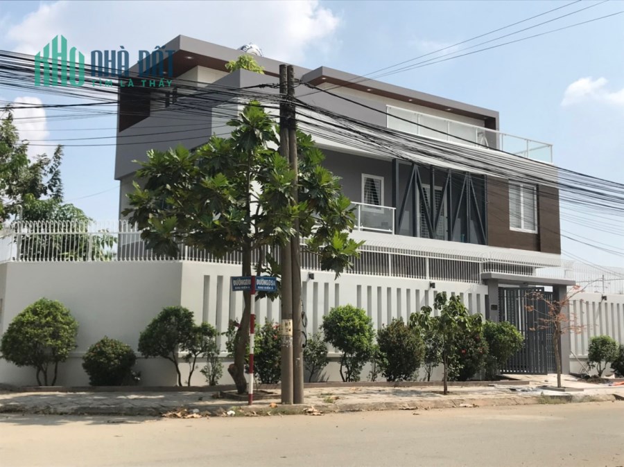 Căn góc biệt thự Kiến Á đường Liên phường DT 285m đúc 3 lầu trục chính