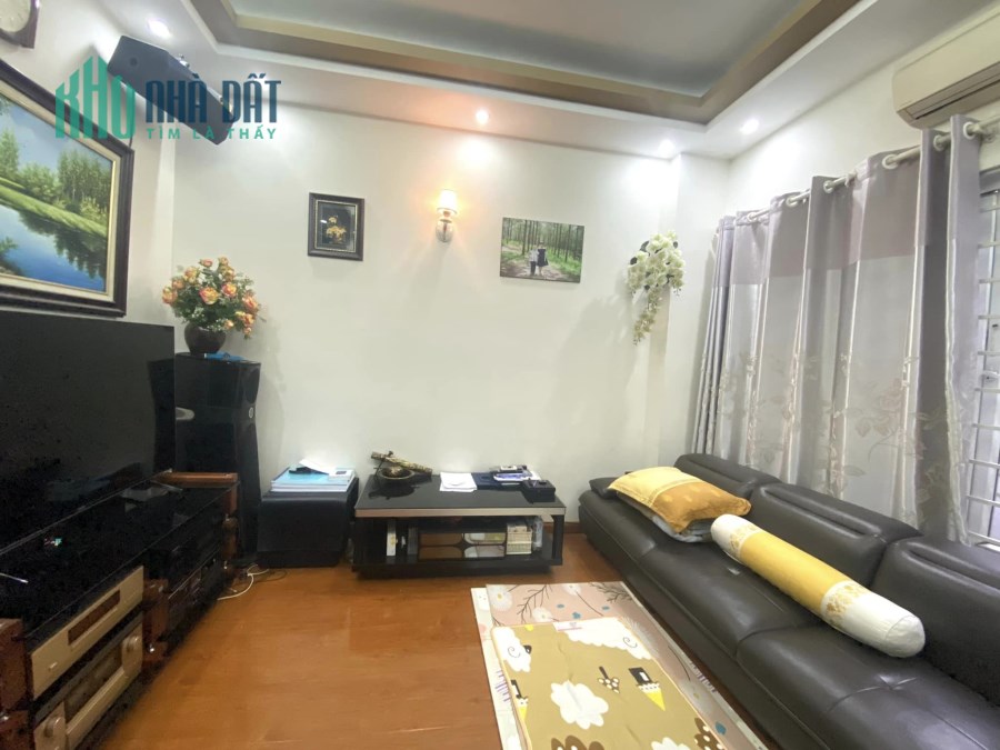 NHỈNH 6 TỶ SÁT MẶT PHỐ NGUYỄN HOÀNG LÔ GÓC Ô TÔ TRÁNH KINH DOANH