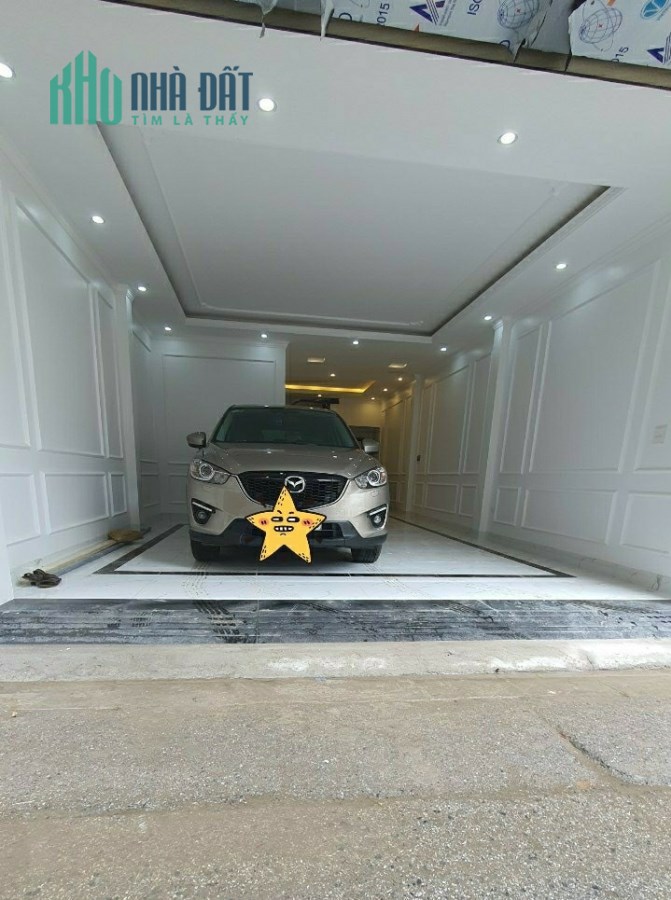 Bán nhà phố Ái Mộ, gara, thang máy, full nội thất diện tích 72m2 giá chỉ 11 tỷ