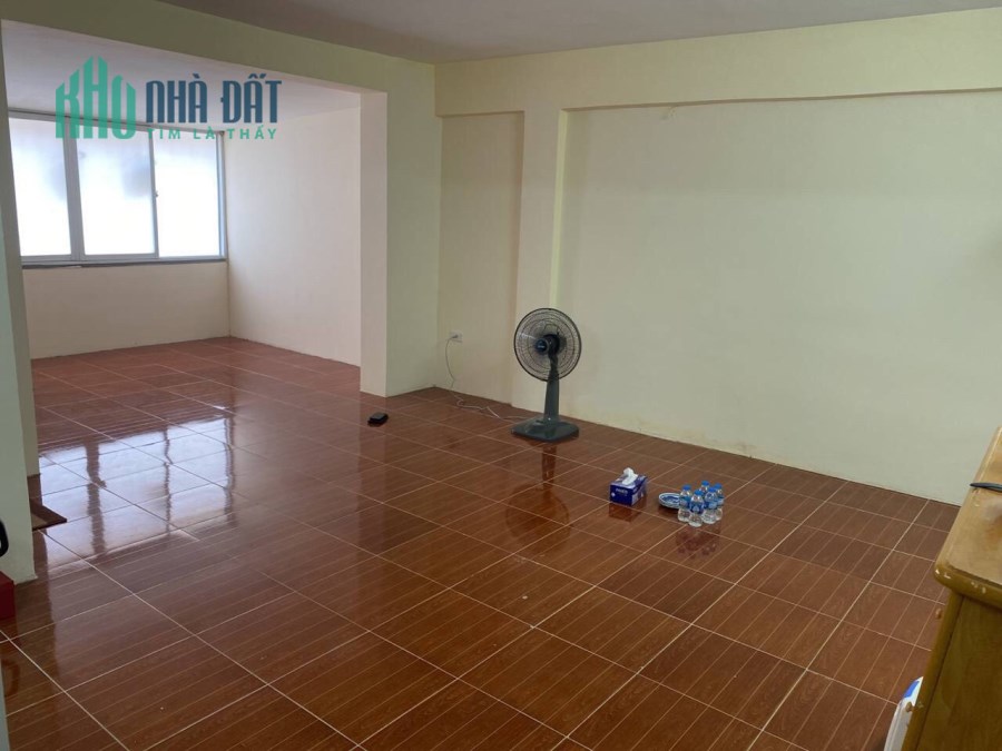 1,86 tỷ ở luôn chung cư tập thể C3 Nam Đồng, Đống Đa, 48m2 2 ngủ, tầng thấp.
