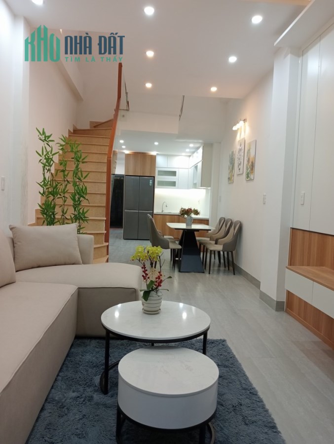 Nhà Hải Phòng kiệt Oto vào thẳng sân nhà, sau lưng MT, 72m2, 3.x tỷ