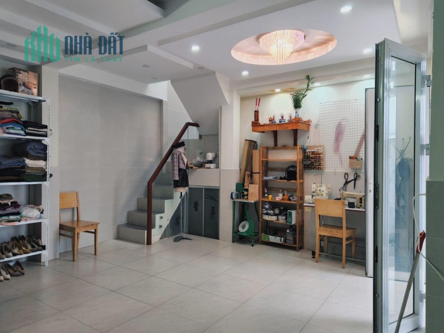 BÁN NHÀ SÁT MT HXH HUỲNH TẤN PHÁT TÂN THUẬN ĐÔNG QUẬN 7. DT 44M2. NHỈNH 3 TỶ. SHR-BTCT