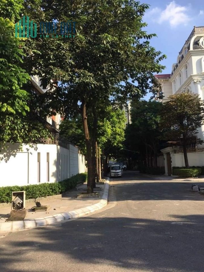 💥 Bán Biệt thự sân vườn Siêu Vip Yên Hòa, Lô góc 300m2 4T, MT 20m, Chỉ 110 Tỷ 💥