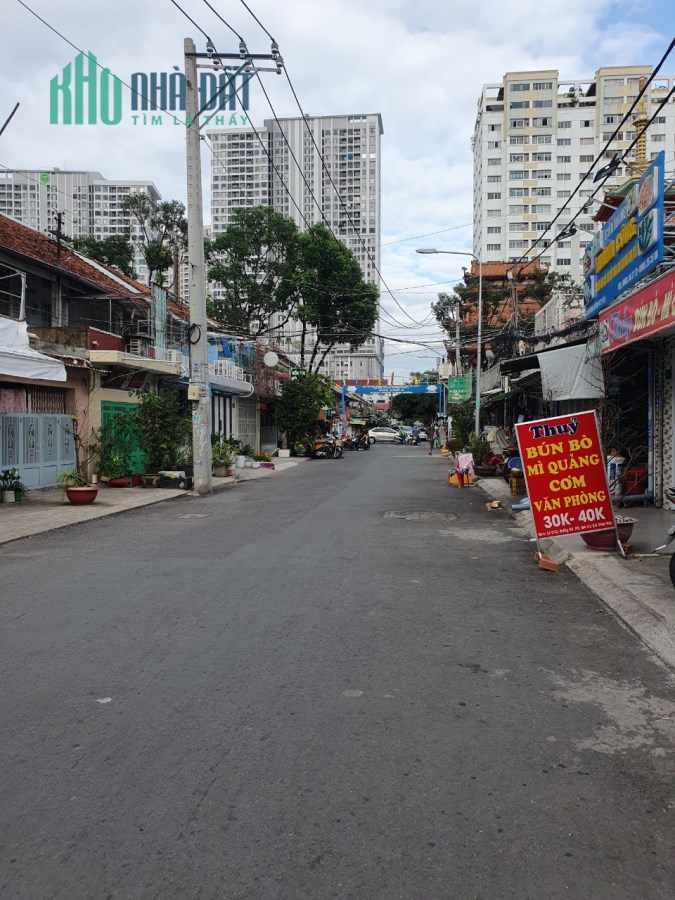 Bán nhà Rẻ Hẻm xe tải Dt 36m- 2 tấm Bến Vân Đồn Q4 cách Q1,Q2 100 m