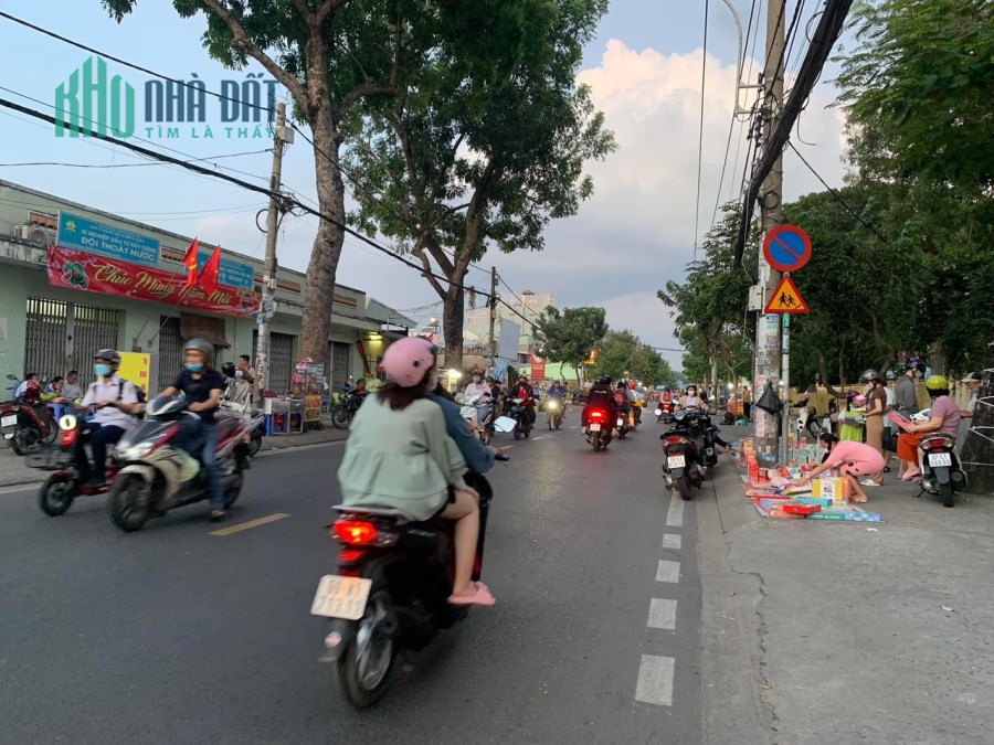 BÁN GẤP NHÀ GIÁ RẺ HXH TẶNG FULL NỘI THẤT PHẠM THẾ HIỂN F6. QUẬN 8. DT 98M2. NHỈNH 7 TỶ. SHR