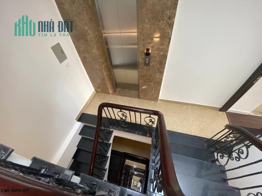 Bán nhà Ngô Gia Tự, mới ở ngay, ngõ thông 2 đầu5 bước ô tô quay đầu, 30m 2 mặt phố ô tô đỗ tránh.