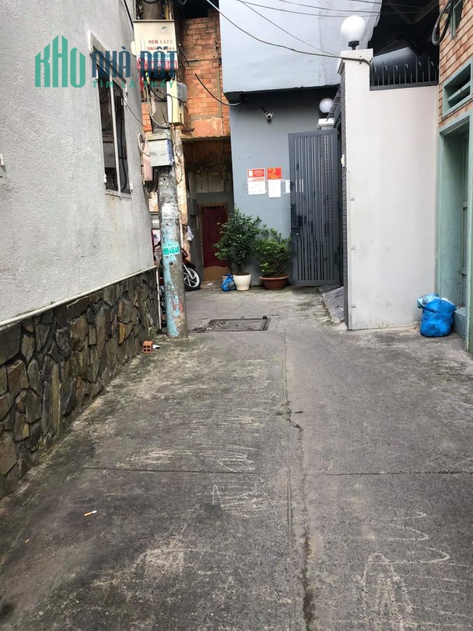 Bán nhà khu dân cư hiện hữu ở Bến Vân Đồn, 2 lầu