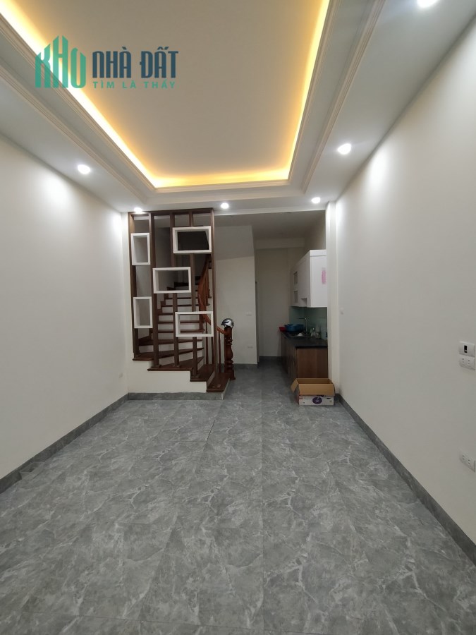 Bán nhà Nguyễn Văn Cừ, Dtsd 31m, nhà 5 Tầng giá hơn 4 tỷ.