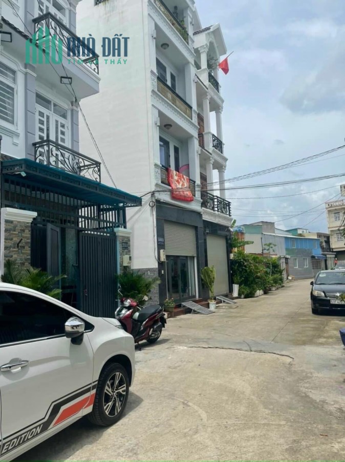 BÁN NHÀ TẶNG NỘI THẤT HUỲNH TẤN PHÁT NHÀ BÈ. DT 51M. 3 TẦNG 3PN. CHỈ 5.1 TỶ. SHR-HXH