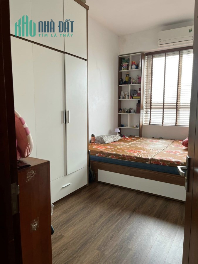 Bán căn hộ chung cư Nguyễn Chí Thanh, Đống Đa 71m, tặng nội thất, nhà đẹp ở luôn, giá 2.65 tỷ.