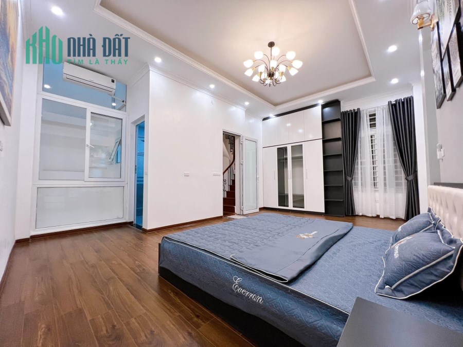 Bán nhà phố Hoàng Văn Thái, nhà đẹp, full nội thất, ô chờ thang máy 40m2x5T hơn 5 tỷ.