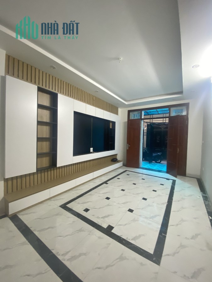 Bán Gấp nhà 40m Giáp Bát, Hoàng Mai, 5T, 4PN , Ô tô, KD, Nhỉnh 5 tỷ.