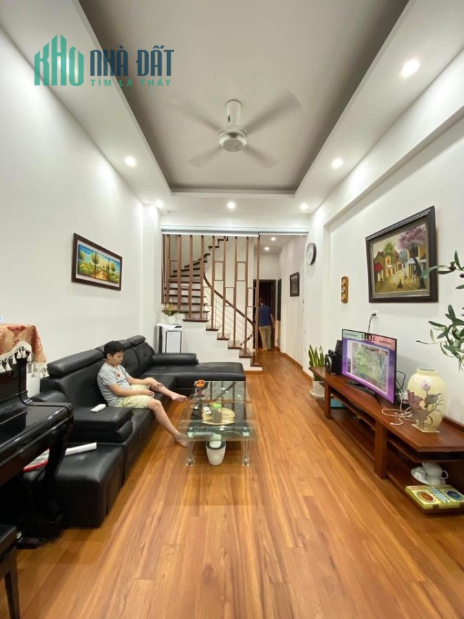 Bán nhà phố Quỳnh Lôi, HBT, 50 m x 5 ,ô tô đỗ cửa, chỉ bán cho người hiểu biết