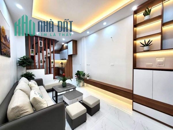 Nhà mới 5 tầng Nguyễn Ngọc Vũ - Nội thất xịn - Ở ngay - 3.x tỷ