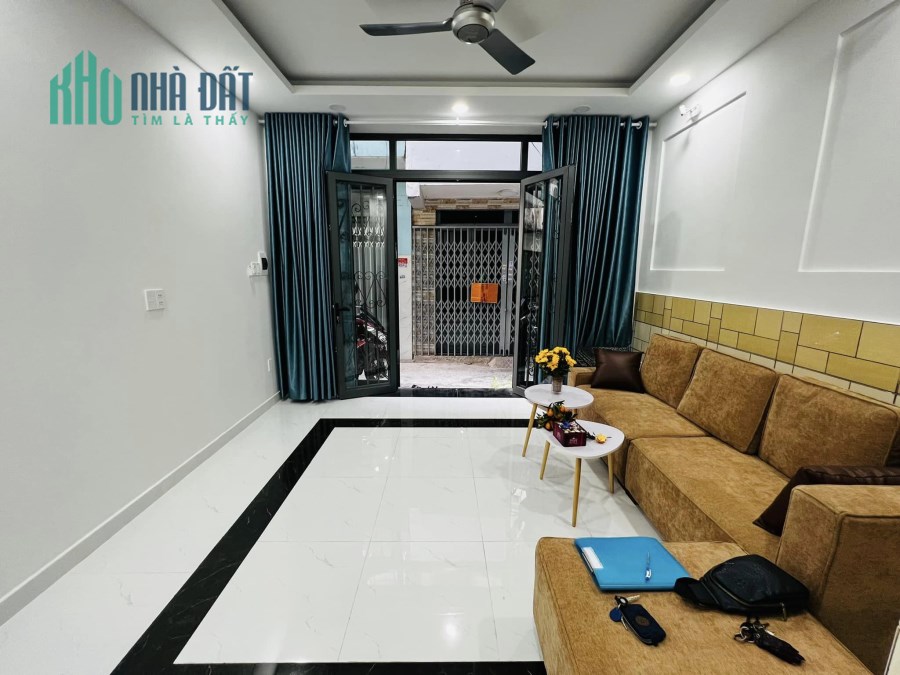 NHÀ 3 TẦNG MỚI XÂY , NGAY NGÃ 6 NGUYỄN OANH , GÒ VẤP , SỔ VUÔNG ĐẸP , CHỈ 4,X TỶ TL