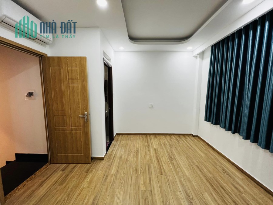 NHÀ 3 TẦNG MỚI XÂY , NGAY NGÃ 6 NGUYỄN OANH , GÒ VẤP , SỔ VUÔNG ĐẸP , CHỈ 4,X TỶ TL