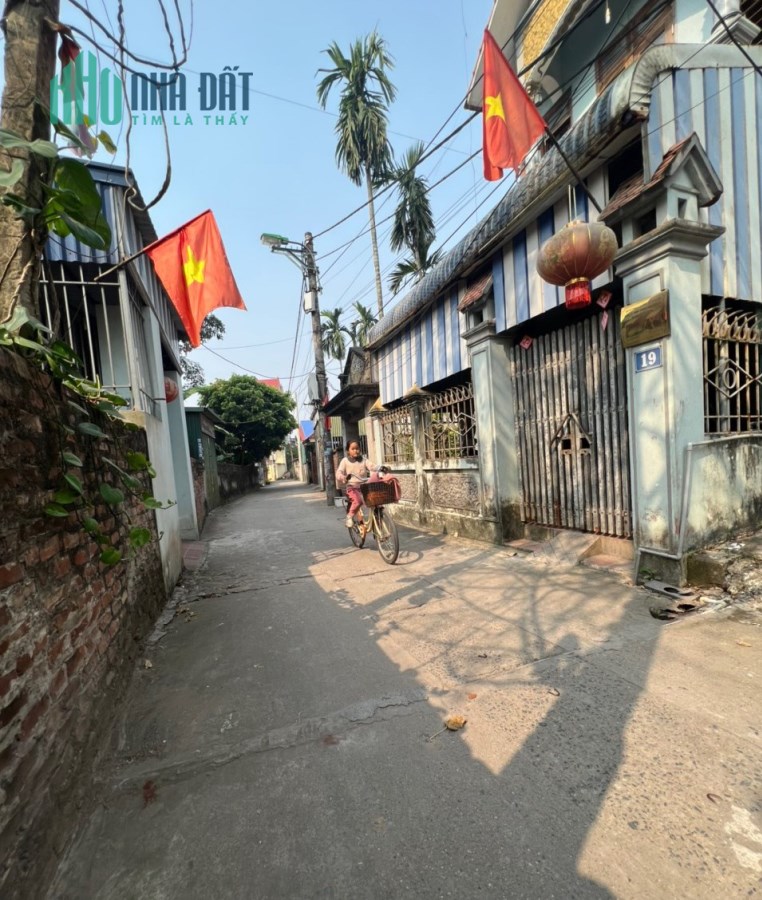 Nhỉnh 1 tỷ, 68m2 đất lô Góc ô tô tránh cạnh bến xe Yên Nghĩa, hộ khẩu Hà Đông. LH 0989.62.6116