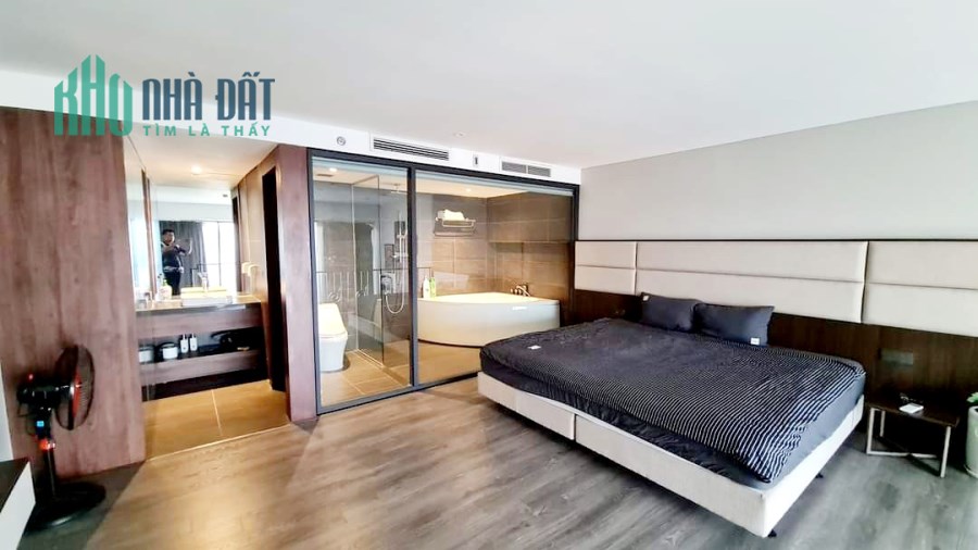 Cần bán Căn hộ tòa Pent Studio, Dt75m2, View Hồ Tây, Cầu Nhật Tân, HĐT 1000 USD/ tháng.