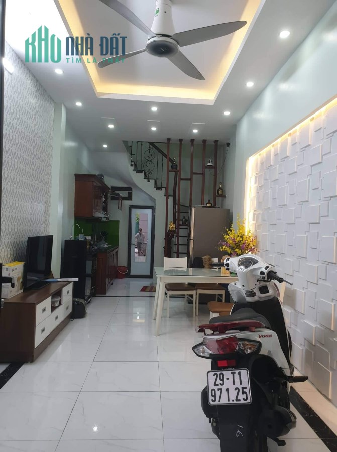 BÁN NHÀ ĐẸP NHƯ NGỌC TRINH HỒNG MAI HAI BÀ TRƯNG 24MX4 NHỈNH 2 TỶ.
