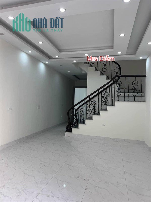 2.55 tỷ. Mrs Diễm cần bán nhà 3 tầng đẹp ngay tại Đản Dị, Uy Nỗ, Đông Anh.