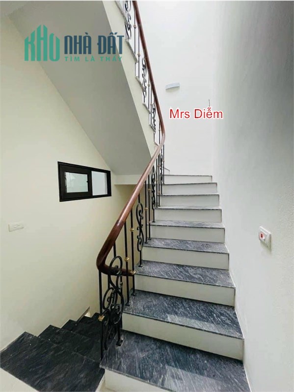 2.55 tỷ. Mrs Diễm cần bán nhà 3 tầng đẹp ngay tại Đản Dị, Uy Nỗ, Đông Anh.