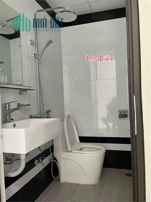 2.55 tỷ. Mrs Diễm cần bán nhà 3 tầng đẹp ngay tại Đản Dị, Uy Nỗ, Đông Anh.