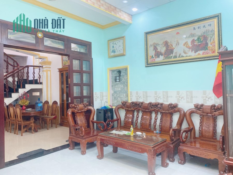 Cần bán gấp sát mặt tiền đường lớn, hẻm xe hơi thông, 134m2 giá chỉ 6 tỷ 4
