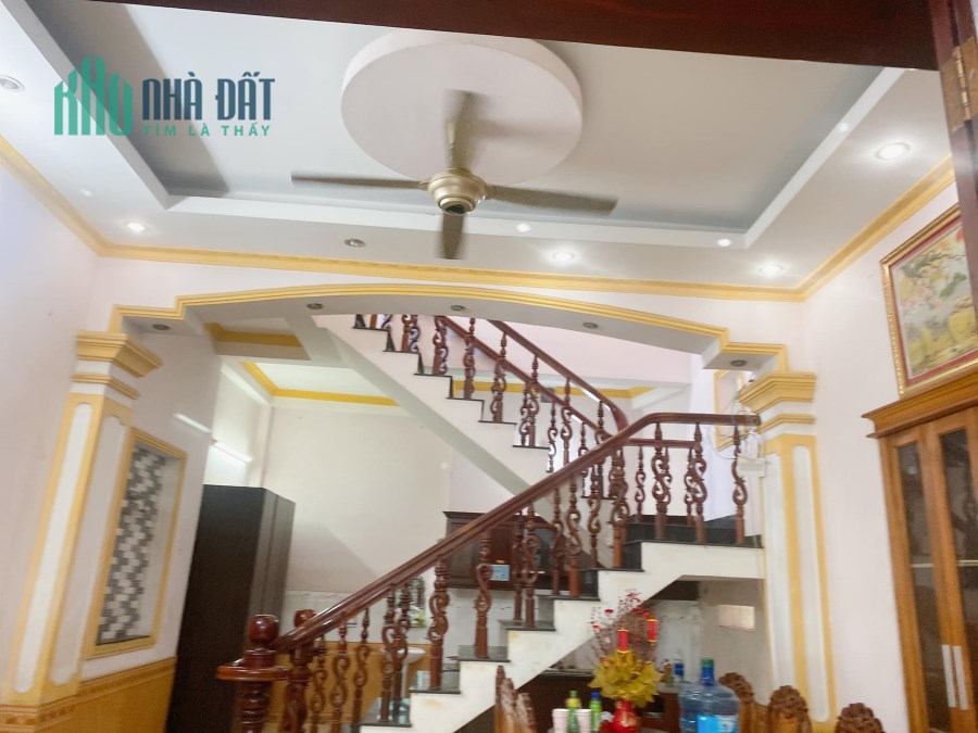 Cần bán gấp sát mặt tiền đường lớn, hẻm xe hơi thông, 134m2 giá chỉ 6 tỷ 4