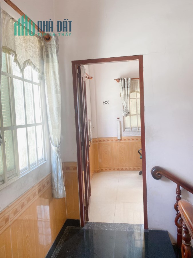 Cần bán gấp sát mặt tiền đường lớn, hẻm xe hơi thông, 134m2 giá chỉ 6 tỷ 4