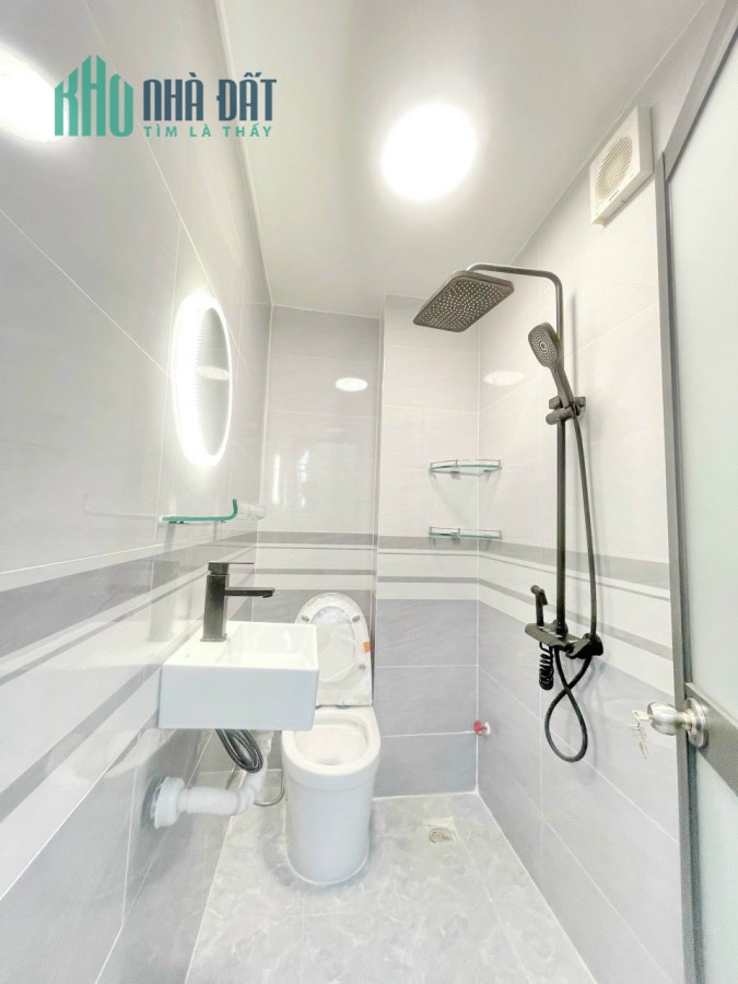 Nhà ngộp giảm sâu, Quận 7 -  3 tầng - 50m2(5x10) -  chỉ 4.8 tỷ -  đối diện ĐH Tài Chính Marketing-
