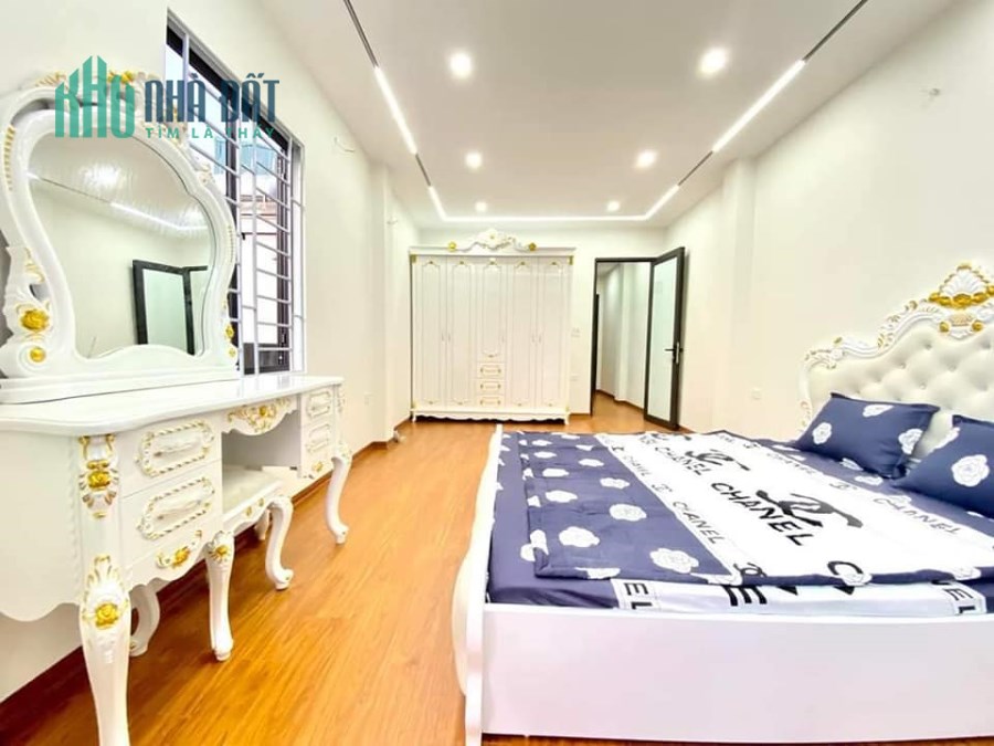 Bán nhà phố Trương Định, 32m2 , ngõ ô tô , nhà mới xây , tặng nội thất