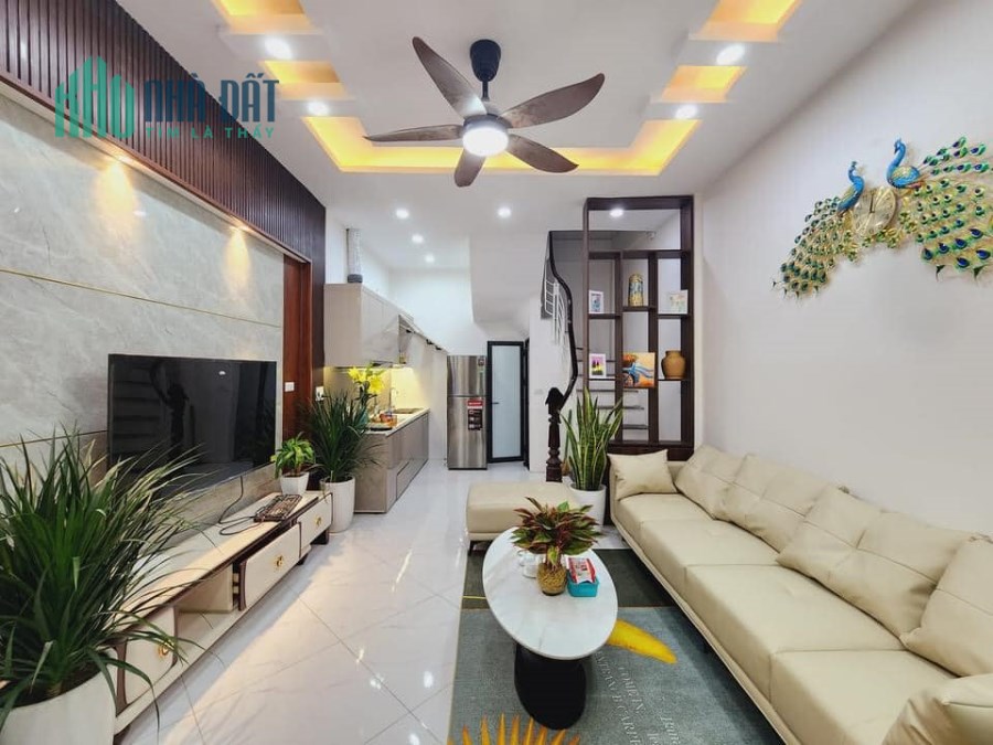 Bán nhà phố Tân Mai, 30m2 , Nhà mới, rất đẹp, ô tô đỗ cửa