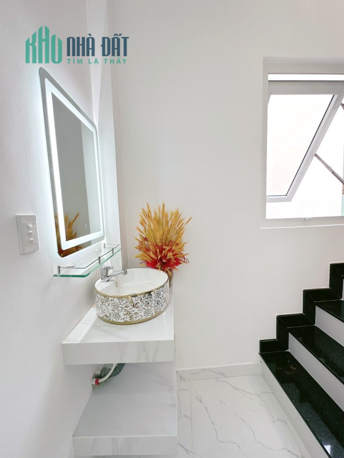 Nhà bán mới, đẹp HXH 102 Âu Dương Lân P2Q8 Giá : 6.8 Tỷ