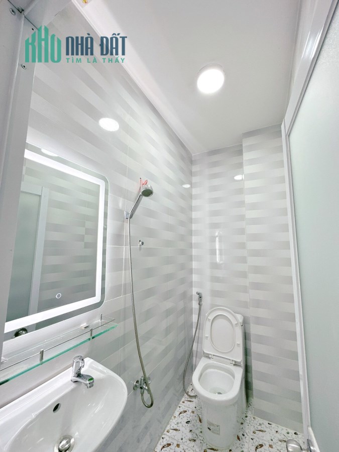 Nhà bán mới, đẹp HXH 102 Âu Dương Lân P2Q8 Giá : 6.8 Tỷ