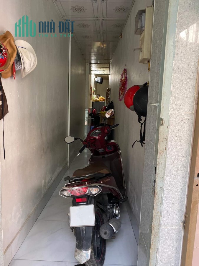 Gấp-Bán nhà HXH sát chợ Bùi Minh Trực, 4x12, 3 tầng chỉ 4.5tỷ