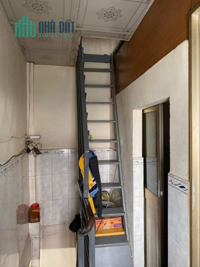 Gấp-Bán nhà HXH sát chợ Bùi Minh Trực, 4x12, 3 tầng chỉ 4.5tỷ