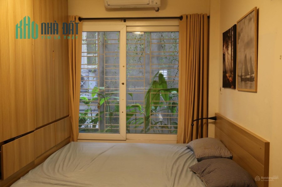Chính chủ bán nhà 4 tầng quận Tây Hồ, DT 52.5m2, gần Hồ Tây, thiết kế đẹp, nội thất cao cấp