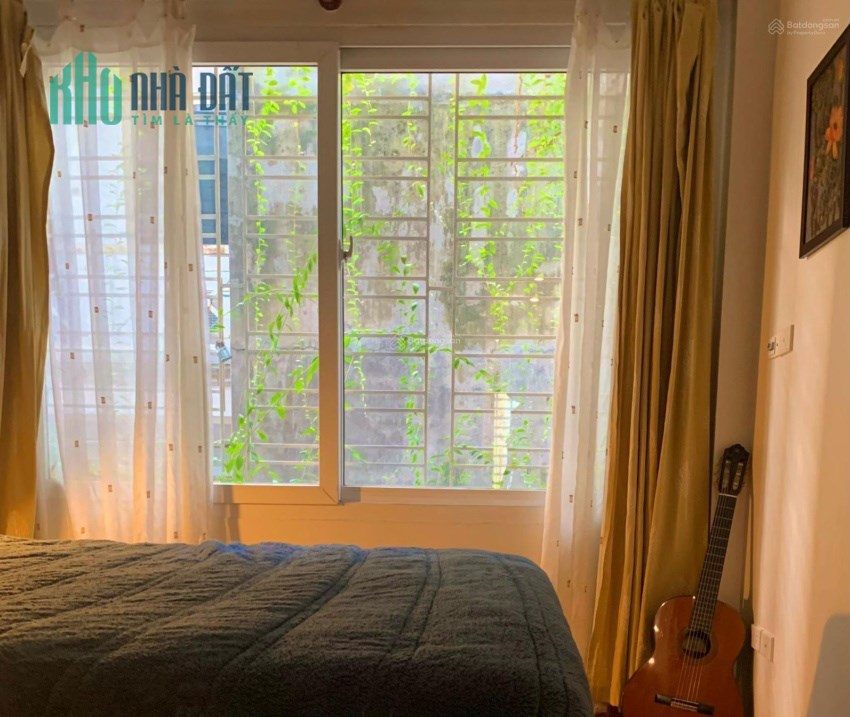 Chính chủ bán nhà 4 tầng quận Tây Hồ, DT 52.5m2, gần Hồ Tây, thiết kế đẹp, nội thất cao cấp