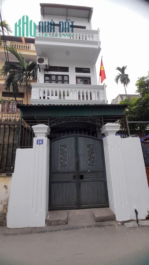 Bán nhà Long Biên - Hà Nội, 31m2, 3 tầng, cách phố chính 20m, 5 phút qua Hồ Gươm, Giá 2.4 tỷ.