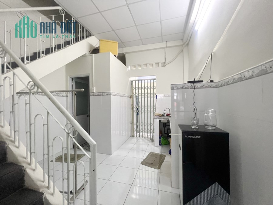Nhà mới nguyên căn 3.8x18m MT sát MT Phạm Hùng P4 q8 giá 17tr