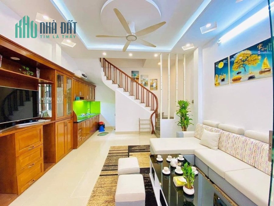 Nhà phố Nguyễn An Ninh , 38m 2 x 4 tầng, ô tô, phân lô, giá rẻ bất ngờ.