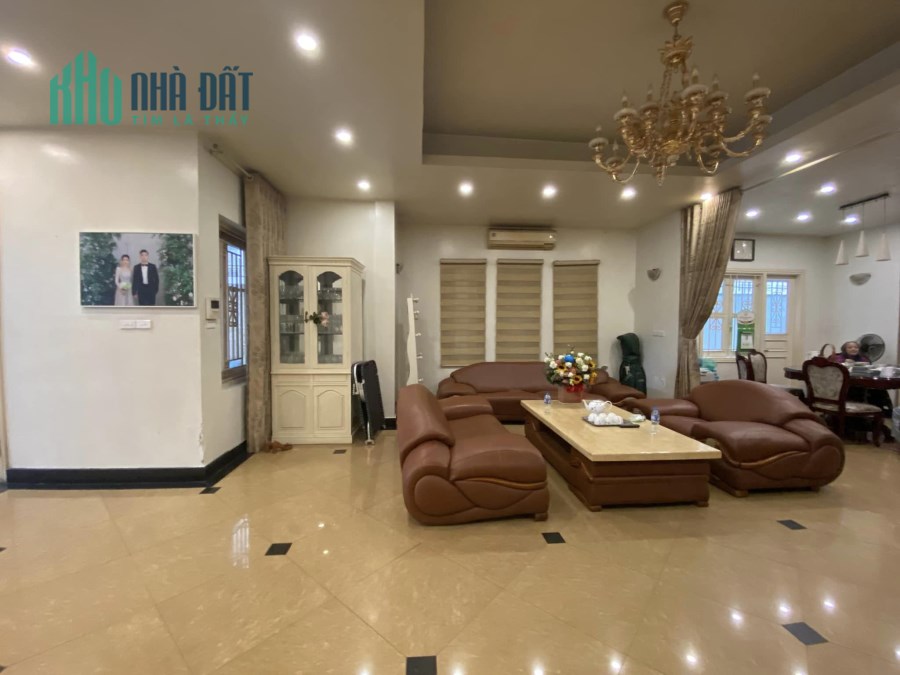 Bán biệt thự Làng Quốc Tế Thăng Long, Cầu Giấy, 3 Thoáng, Oto tránh, 220m2, 54 tỷ