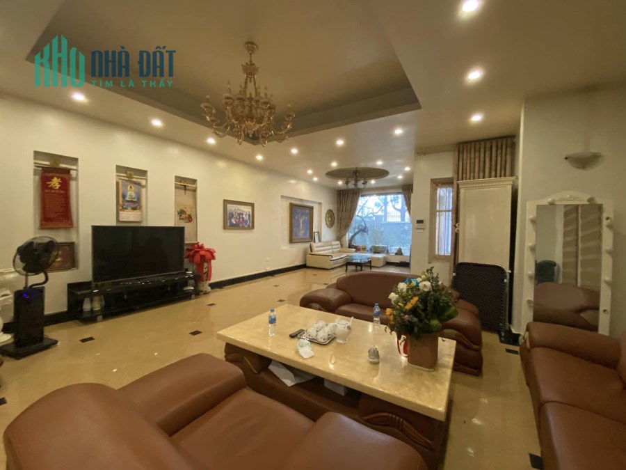 Bán biệt thự Làng Quốc Tế Thăng Long, Cầu Giấy, 3 Thoáng, Oto tránh, 220m2, 54 tỷ