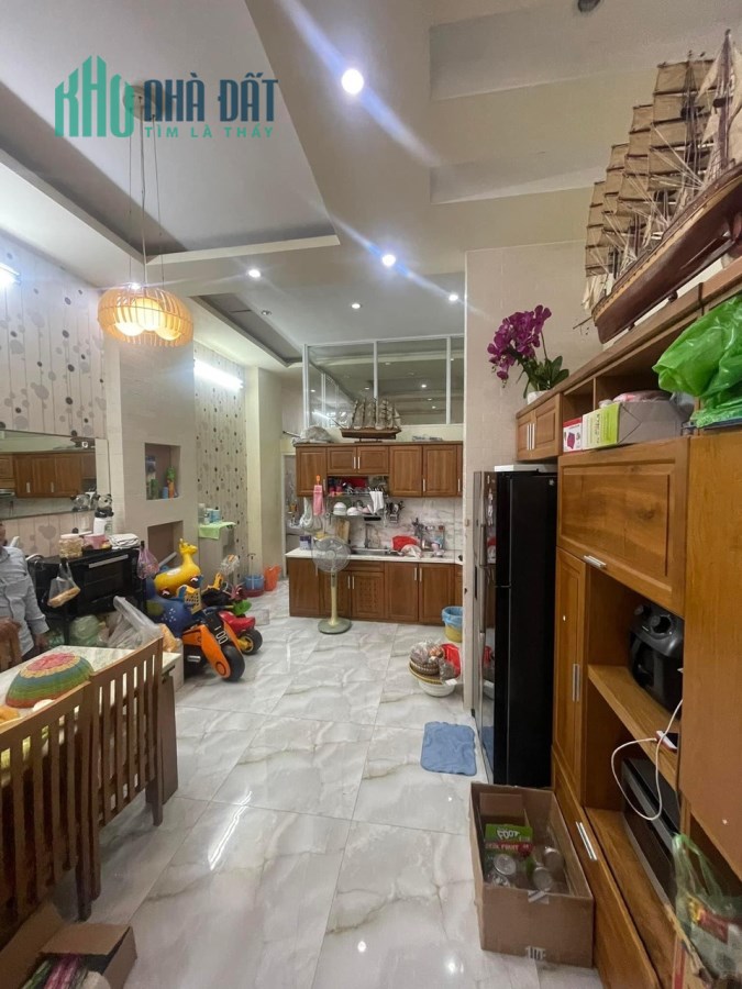 BÁN NHÀ ĐẸP Ở NGAY LÊ VĂN LƯƠNG TÂN HƯNG QUẬN 7. DT 4.2x17. 3 TẦNG 5PN. NHỈNH 7 TỶ. SHR-BTCT