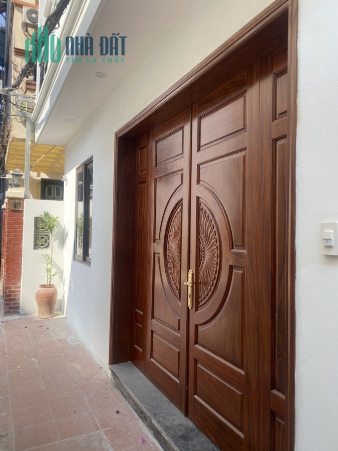 Bán nhà Ngọc Thuỵ, Dtsd 32m,Nhà 5 Tầng, Mt 6.5m, Giá hơn 3 tỷ.