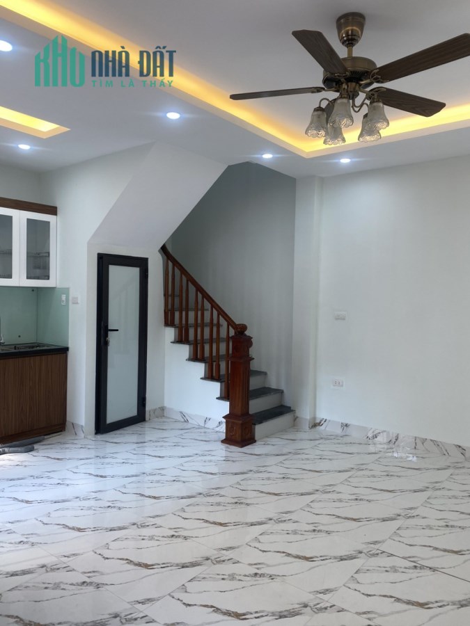 Bán nhà Ngọc Thuỵ, Dtsd 32m,Nhà 5 Tầng, Mt 6.5m, Giá hơn 3 tỷ.