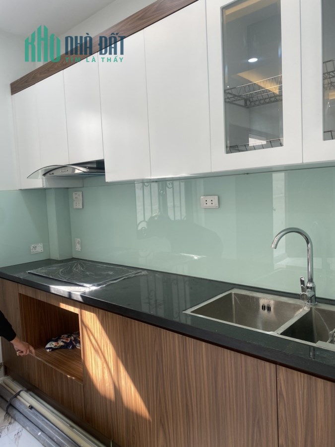 Bán nhà Ngọc Thuỵ, Dtsd 32m,Nhà 5 Tầng, Mt 6.5m, Giá hơn 3 tỷ.