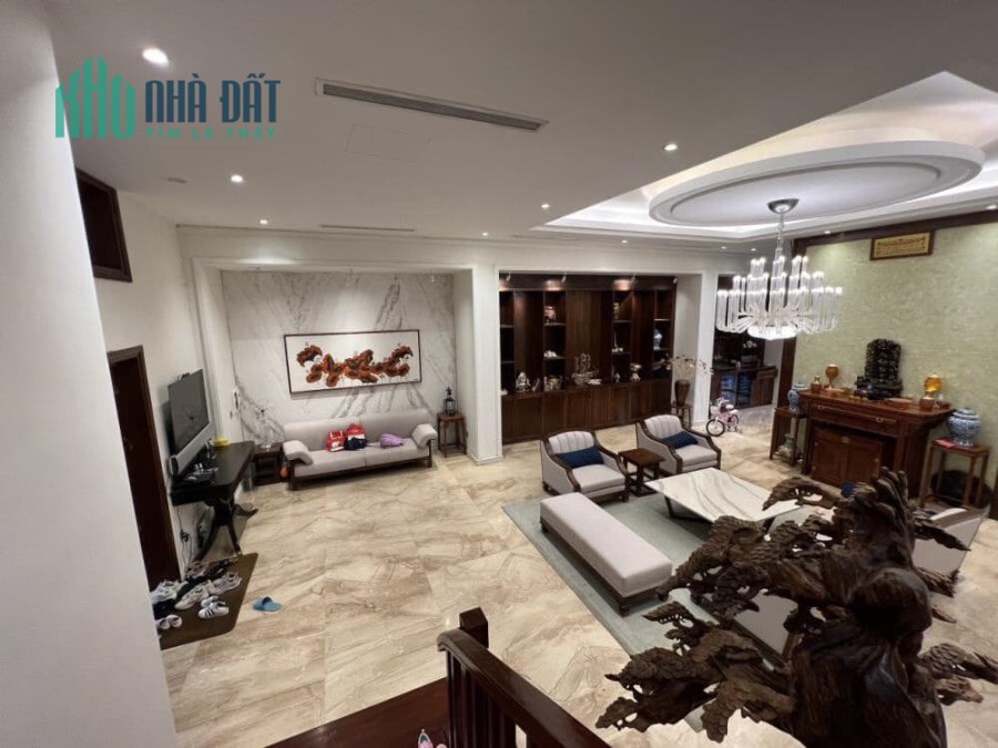 CHÍNH CHỦ BÁN BIỆT THỰ VƯỜN ĐÀO - LẠC LONG QUÂN. DT 366M. 4 TẦNG. GIÁ 150 TỶ