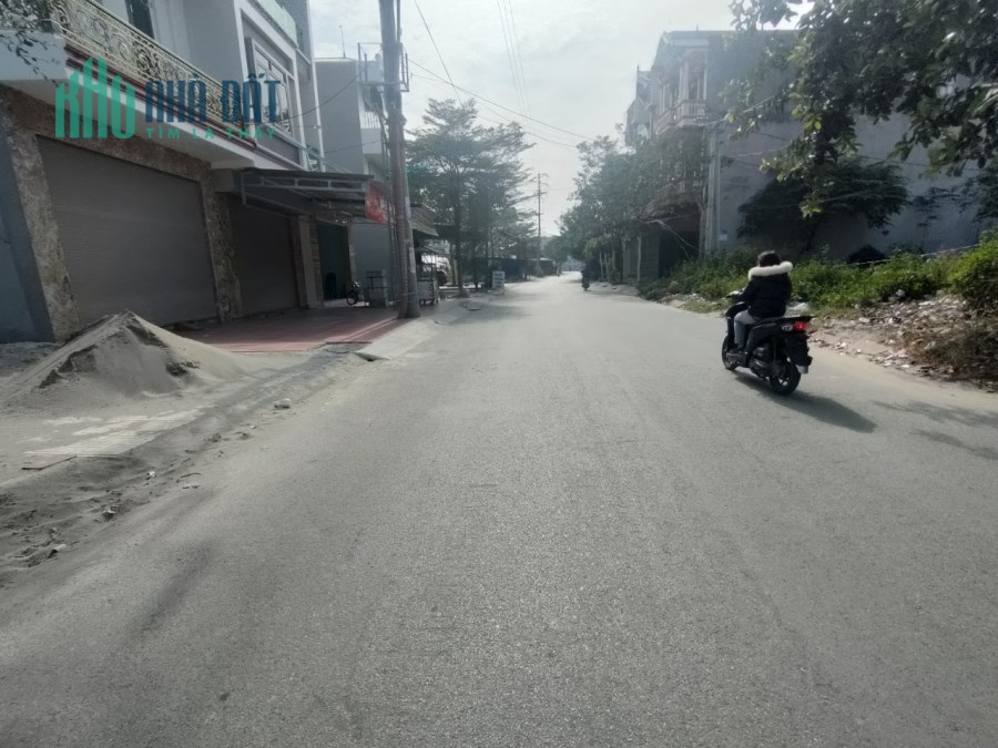 VÂNG CHÀO CÁC BÁC NHÀ EM CÓ LÔ ĐẤT GẤP ĐỂ TRẢ NỢ . CHỈ  1.3 tỷ  DIỆN tích 60 m mặt tiền  5 m kinh